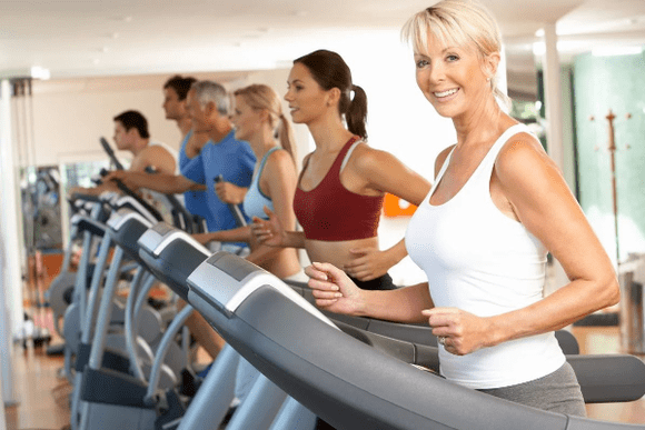 El entrenamiento cardiovascular en cinta te ayudará a perder peso en abdomen y caderas