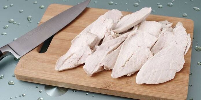 El filete de pollo hervido puede estar presente en la dieta de la sandía. 
