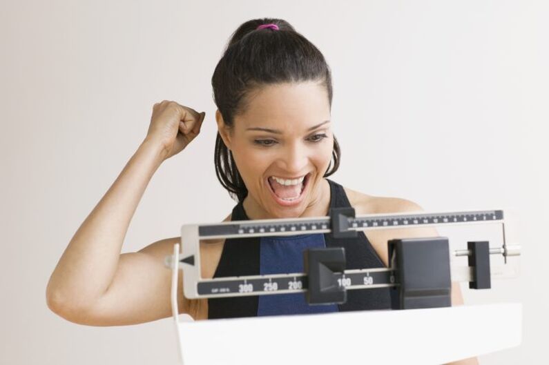 mujer feliz pierde peso con la dieta Maggi
